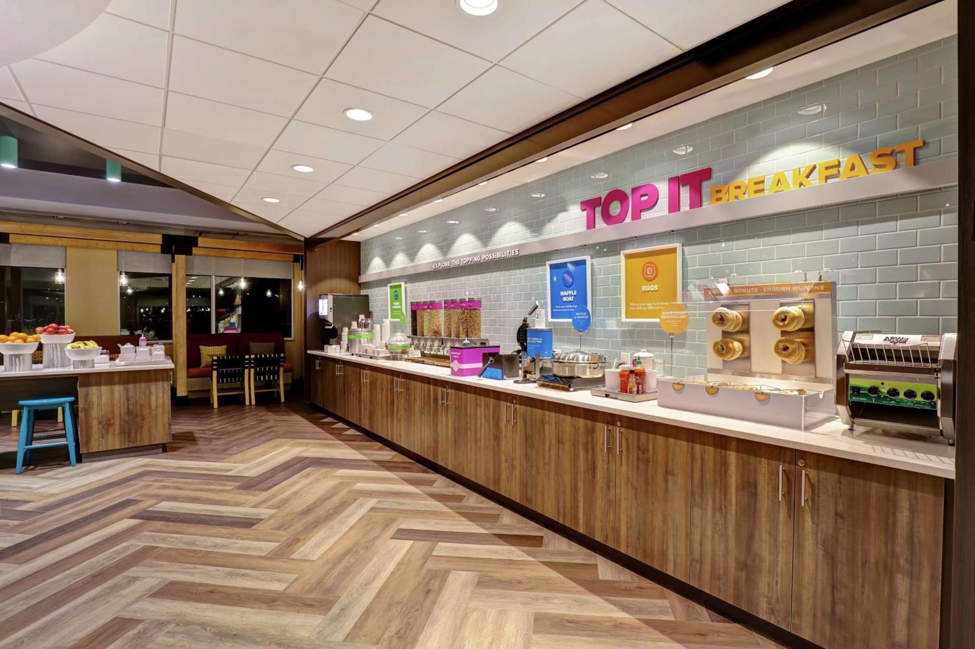Tru By Hilton Edmonton Windermere Εξωτερικό φωτογραφία